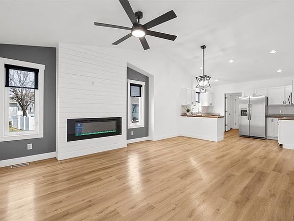 4th image of 1226 Cottonwood Blvd Unit 8