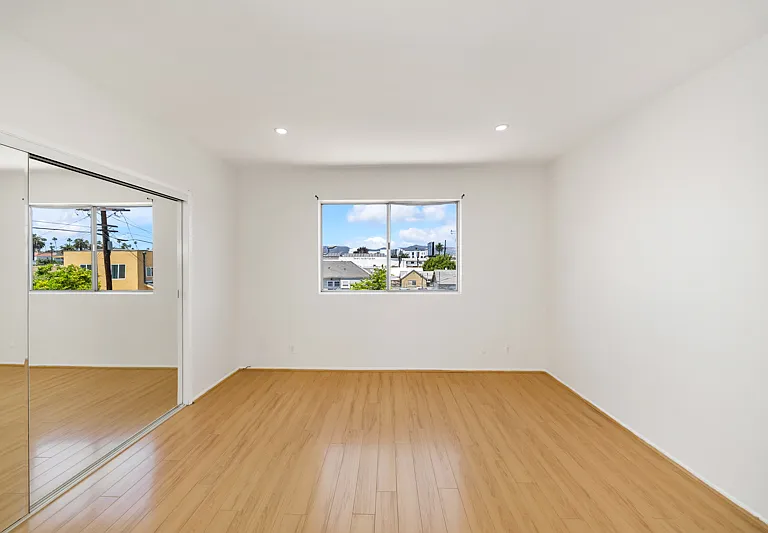 200 N Oxford Ave #11 — Photo 10