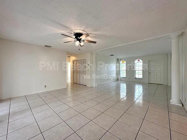 1292 Essex Dr — Photo 4