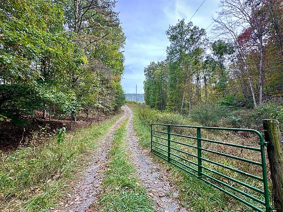 3rd image of 412 Smoke Hollow Rd