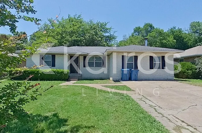 5 bed, 2.5 bath, 2400 sqft, $2,395 — Photo 1