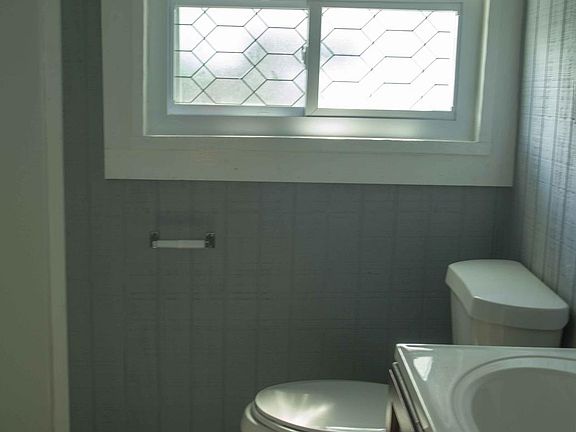5th image of 1000 10th Ave NW APT 2
