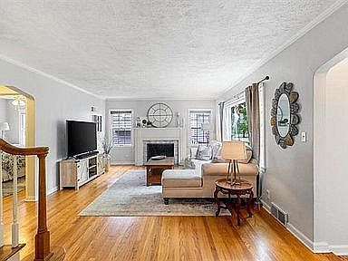 3rd image of 507 W 74th St