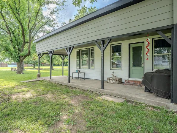 203 E Sycamore St, Weir, KS 66781