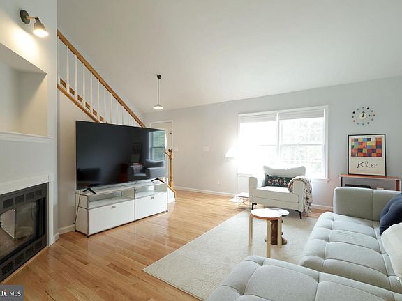 3rd image of 216 Amblewood Way