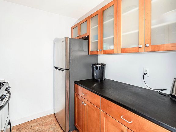 5th image of 222 Montgomery St APT 1D