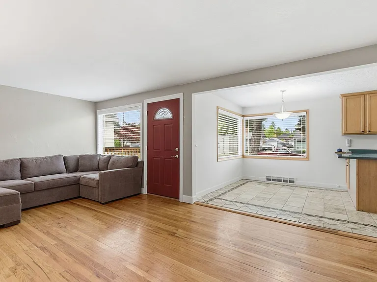 1017 E 40th Ave — Photo 4