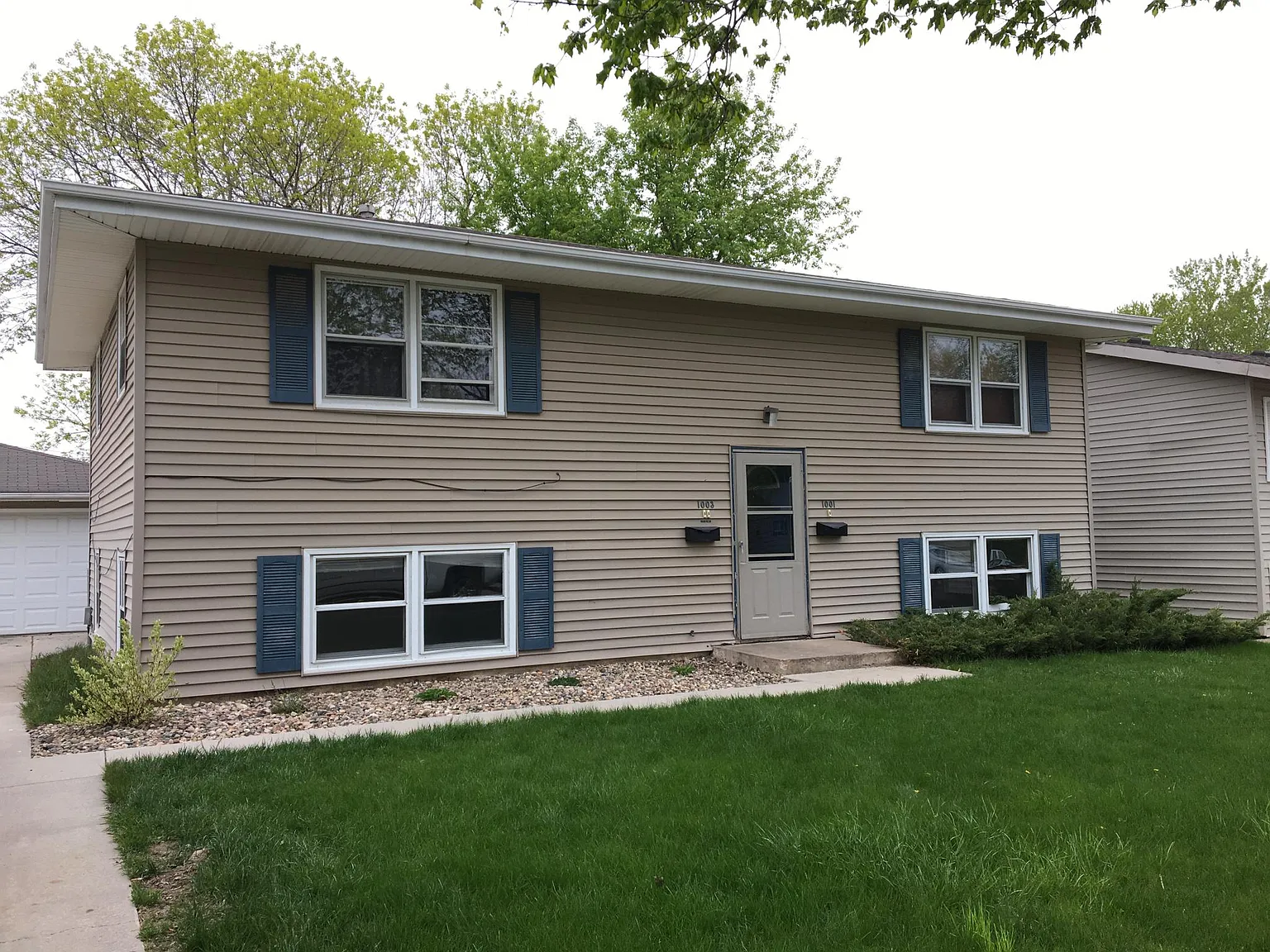2 bed, 912 sqft, $1,050 — Photo 1