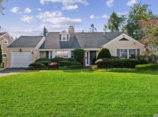 125 Palmyra Ave, Woodmere, NY 11598