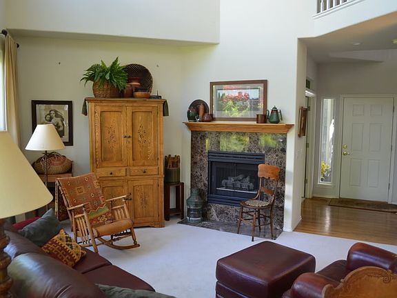 5th image of 2451 NE 13th Way