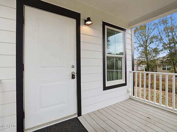 4th image of 220 Church Ln