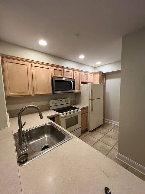 2 bed, 2.0 bath, $4,095 — Photo 3