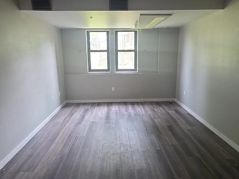 115 West st — Photo 13