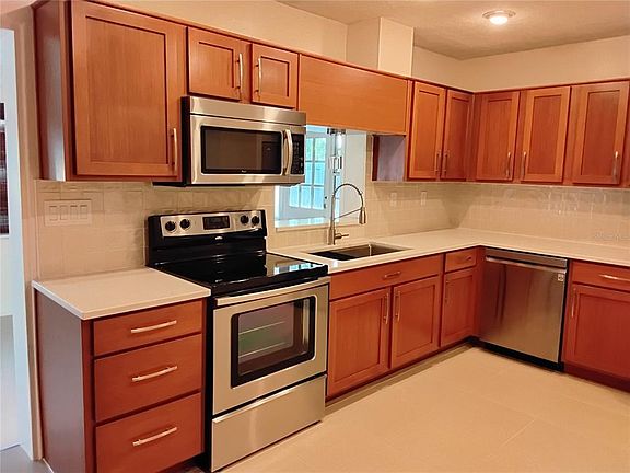 3rd image of 2818 E Michigan St