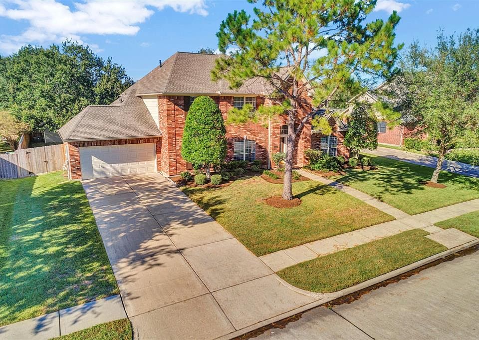 1st image of 1414 Cambridge Dr