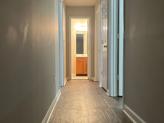 5th image of 423 Ivy Crest Dr