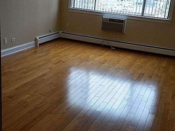 3rd image of 5306 N Cumberland Ave APT 315