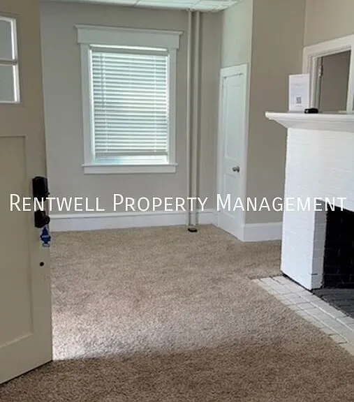 1017 Spruce St — Photo 2