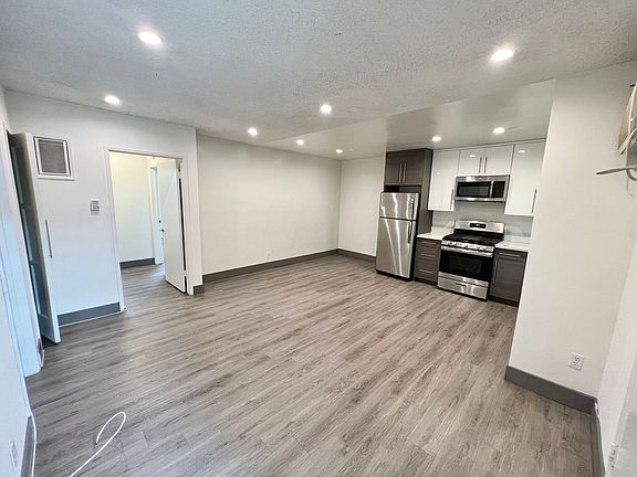 4th image of 3510 Clarington Ave APT 1