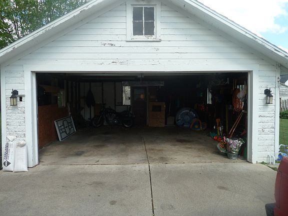 3rd image of 155 Madison St