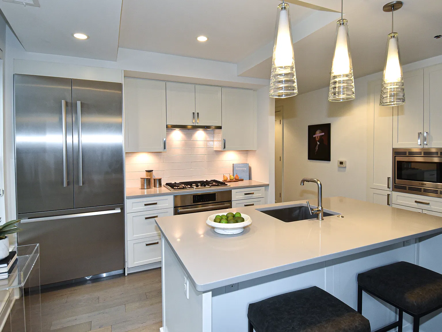 2 bed, 1015 sqft, $3,695 — Photo 4