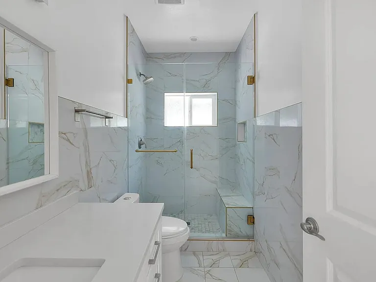 634 E Valencia Ave — Photo 16
