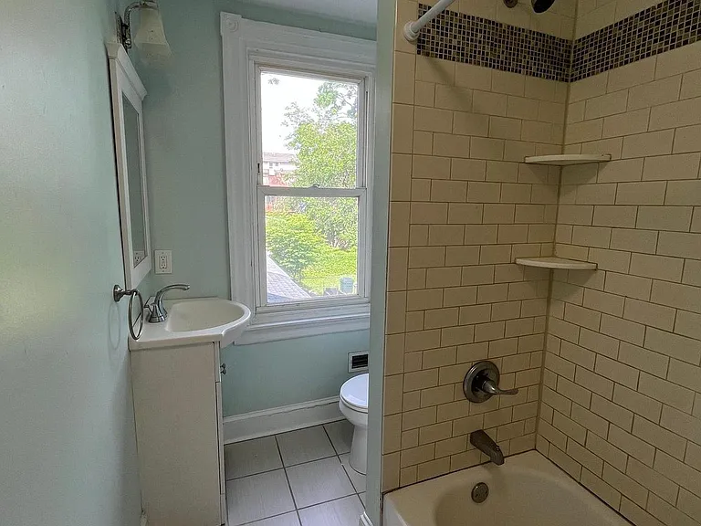 213 Ardmore Ave — Photo 16