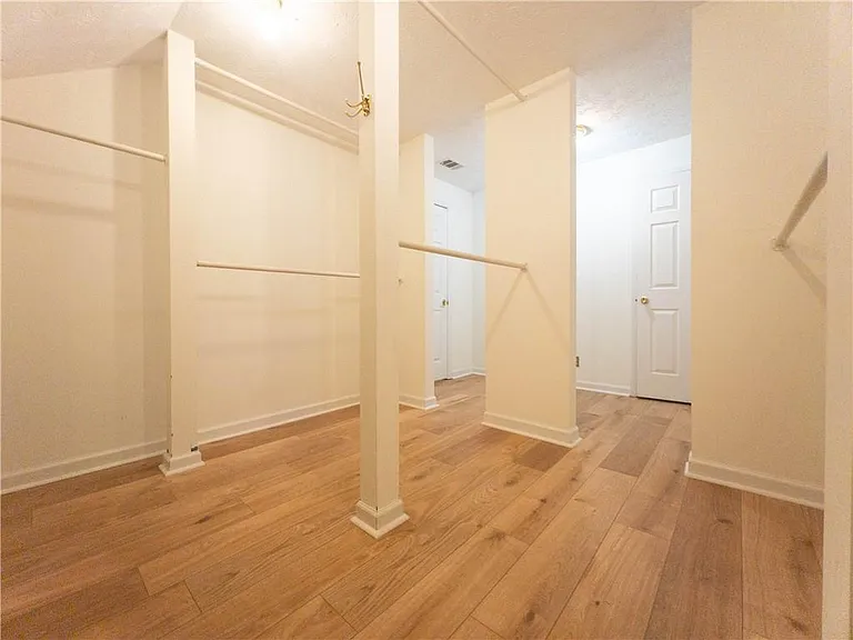 965 Millbrook Ct — Photo 16
