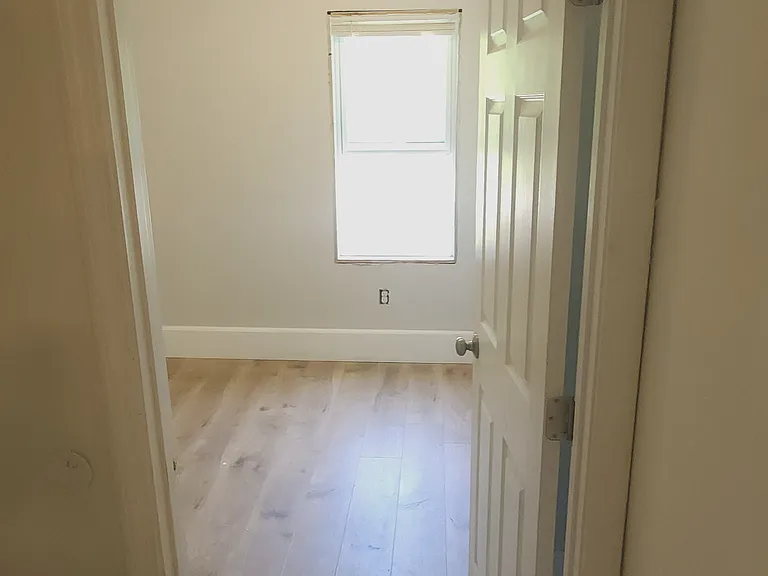 Floor 2 — Photo 8