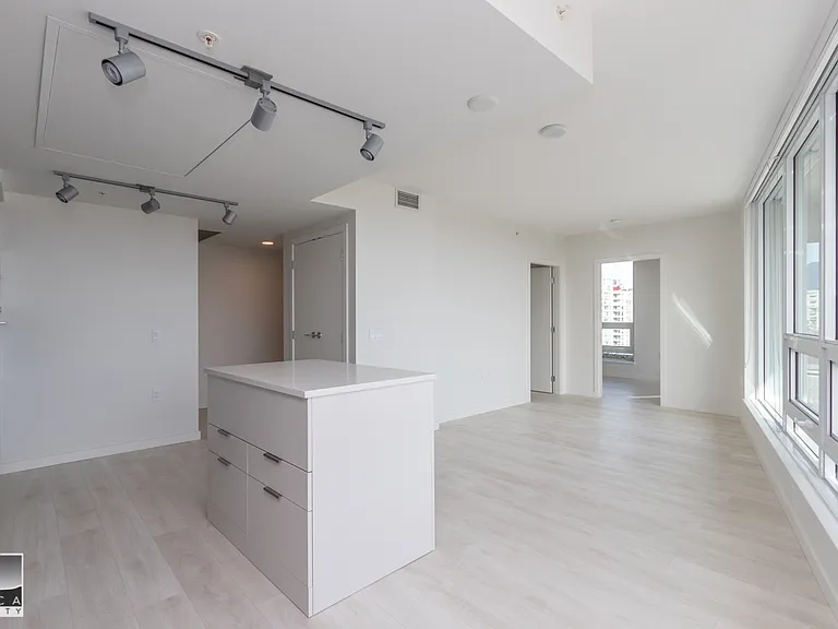 1204 E 2nd Ave — Photo 14