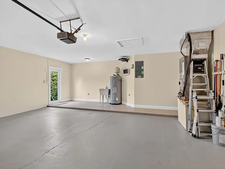 899 Granada Dr — Photo 35