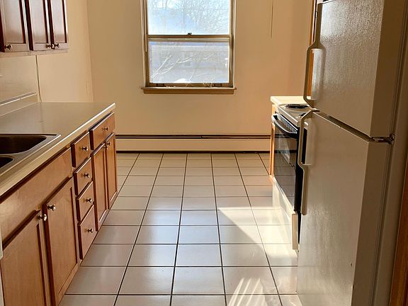 3rd image of 900 E Henry Clay St #205