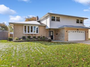 1615 E Cedar Ln, Mount Prospect, IL