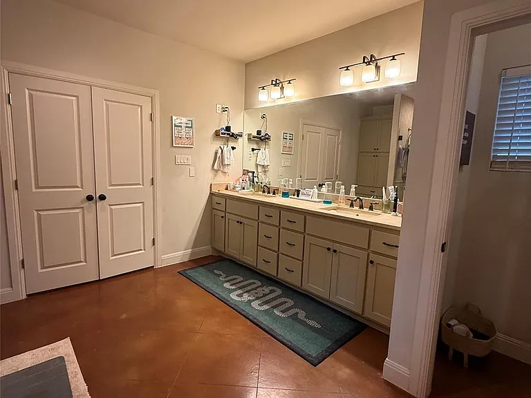 408 W Croslin St — Photo 11
