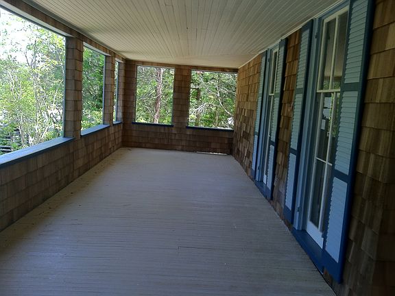 3rd image of 15 E 12th St
