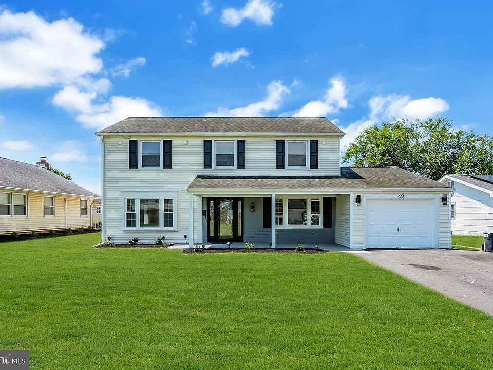 1st image of 42 Pembrook Ln