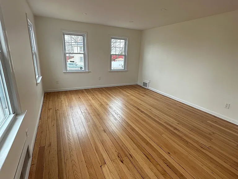 11 Colony St — Photo 8