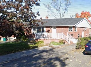 1301 Woodside Dr #B, Ottawa, ON K2C 2H1