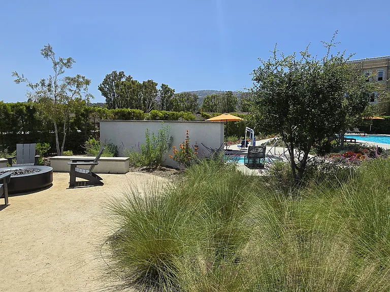 1488 W Sunrise Ln — Photo 36