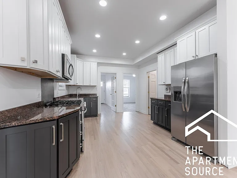 2522 N Artesian Ave — Photo 4
