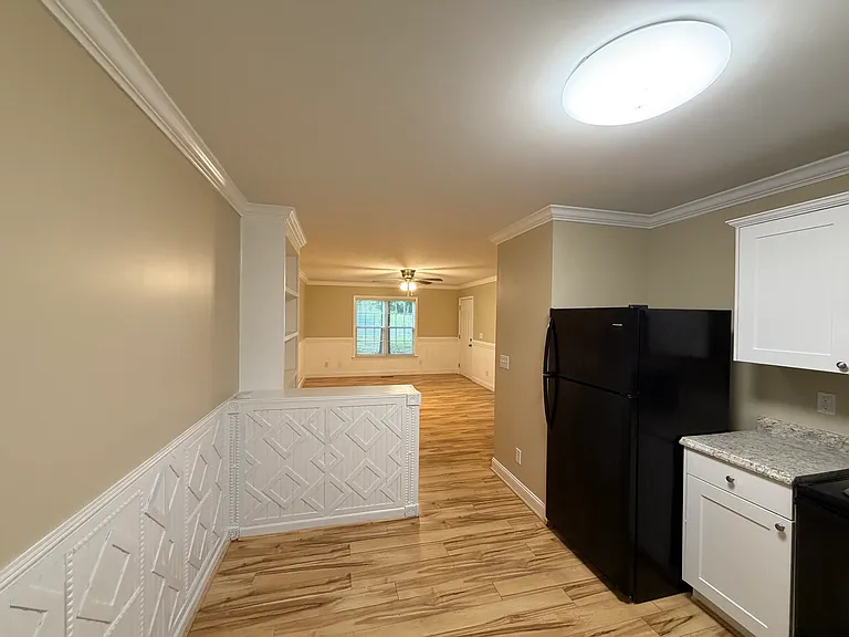 279 Rainey Rd — Photo 2