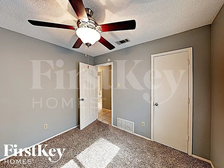 503 Benedict Ln — Photo 7