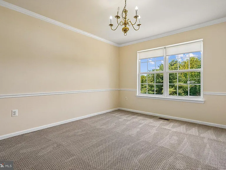 14677 Cloverdale Rd — Photo 17