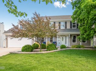 701 Young Ave, Batavia, IL 60510