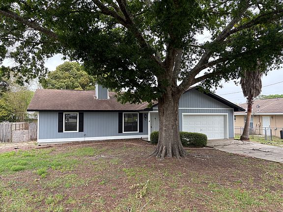 2nd image of 49 Banyan Dr