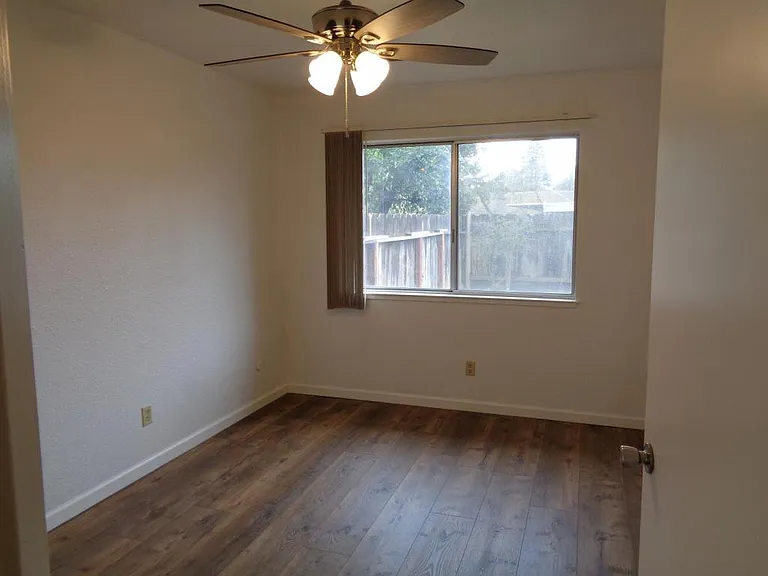244 W Alexander Ave — Photo 13