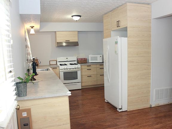 4th image of 4858 Lady Jane Ave