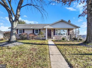 7 Valley View Rd, York, PA 17403