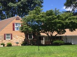 11 Round Hill Rd, Levittown, PA 19056