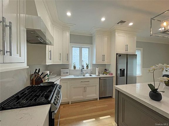5th image of 24 Franklin Ave
